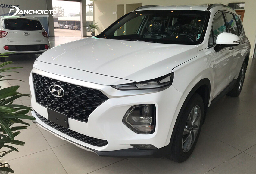 Hyundai SantaFe có thế mạnh về nội thất rộng rãi