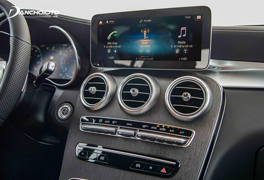 Mercedes GLC 300 2023 được trang bị màn hình cảm ứng trung tâm 12.25inch