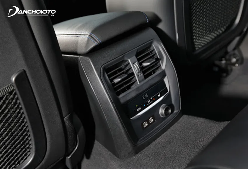 BMW 330i 2020 có cửa gió và bảng điều khiển riêng cho hàng ghế sau