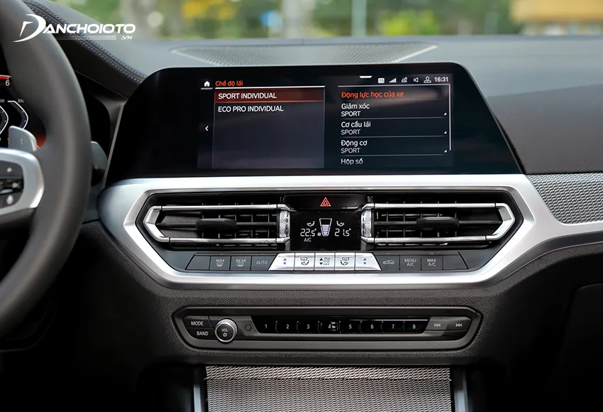 BMW 330i M Sport 2020 trang bị màn hình trung 10.25 inch sử dụng hệ điều hành BMW 7.0