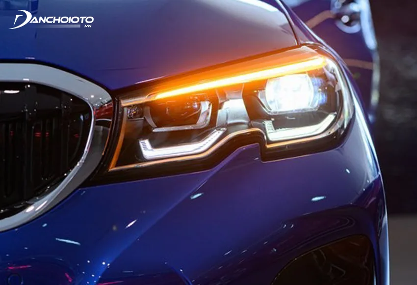 BMW 330i M Sport được trang bị đèn LED thích ứng thông minh