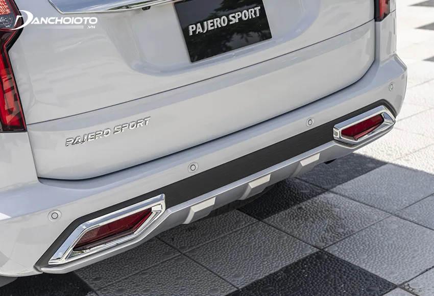 Cản sau Pajero Sport 2020 bề thế và thể thao hơn