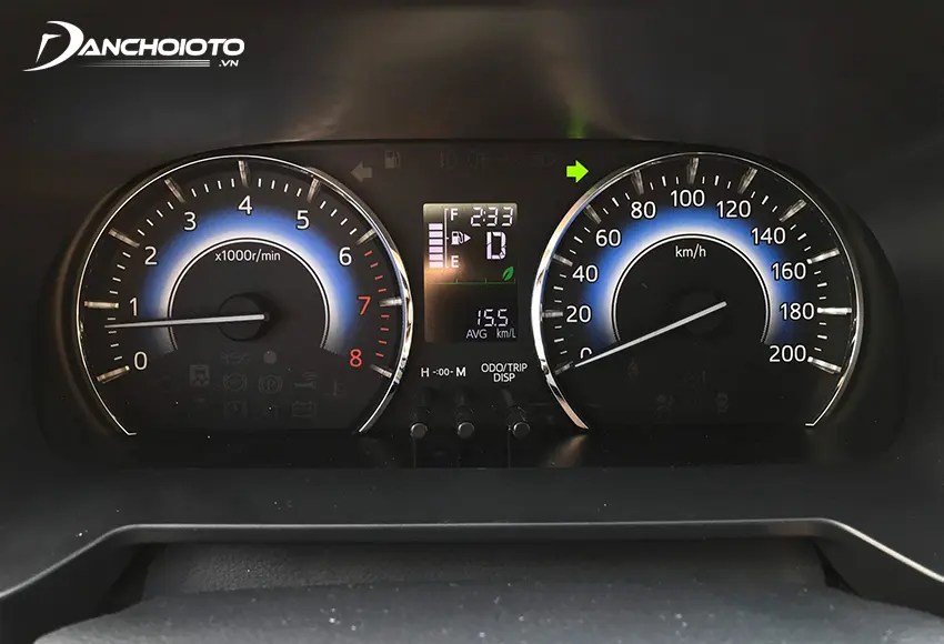 Cụm đồng hồ Toyota Rush 2020 theo kiểu truyền thống đơn giản