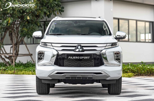 Đầu xe Mitsubishi Pajero Sport mạnh mẽ với ngôn ngữ thiết kế Dynamic Shield thế hệ thứ 2