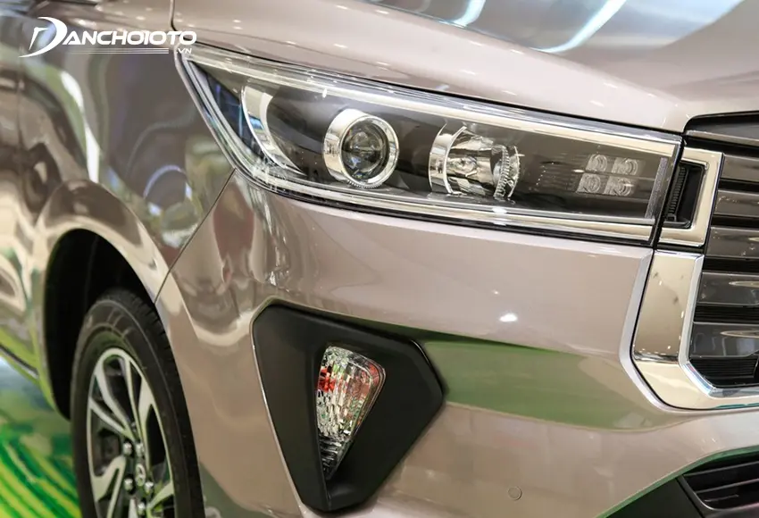 Đèn báo rẽ Toyota Innova 2020 được phân tách, dời xuống thấp