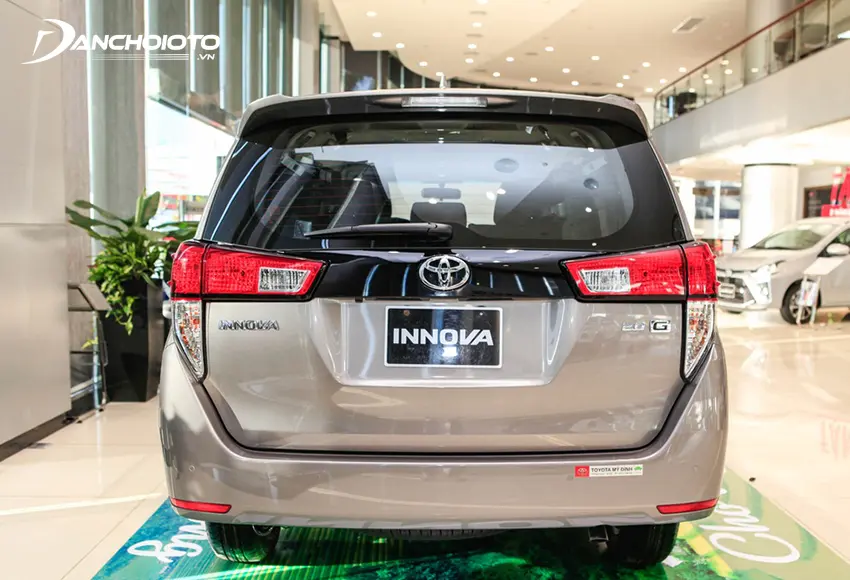 Đuôi xe Toyota Innova 2020 không thay đổi