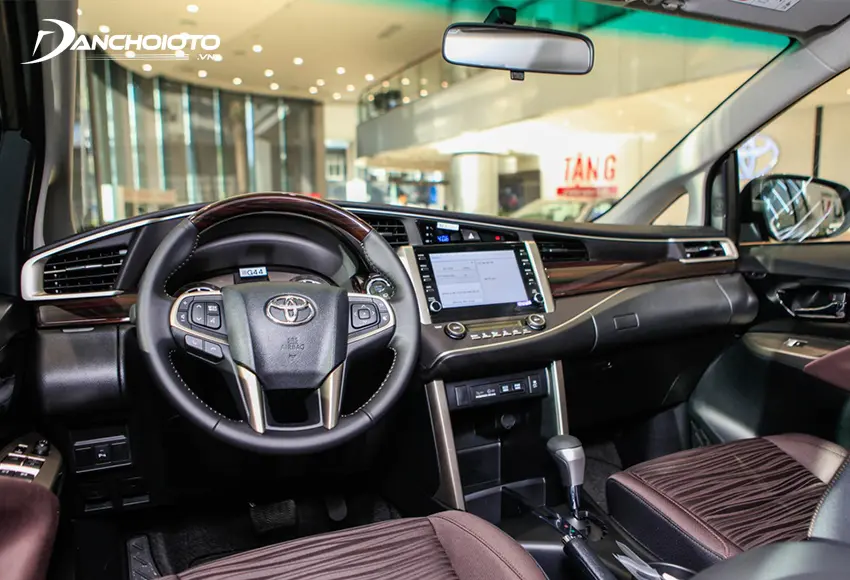Khu vực taplo Toyota Innova 2020 duy trì thiết kế từ “người tiền nhiệm”