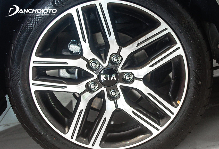 Kia Cerato 2023 dùng bộ mâm 17 inch 5 chấu