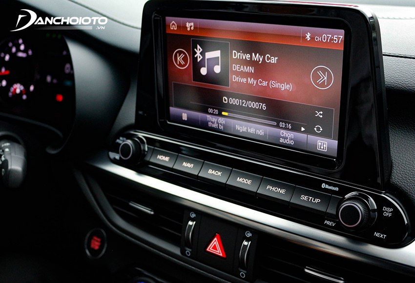 Kia Cerato bản Premium và Luxury được trang bị màn hình trung tâm cảm ứng 8 inch
