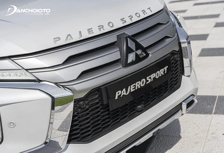 Lưới tản nhiệt Pajero Sport 2020 tái thiết kế mạnh mẽ và sang trọng hơn trước