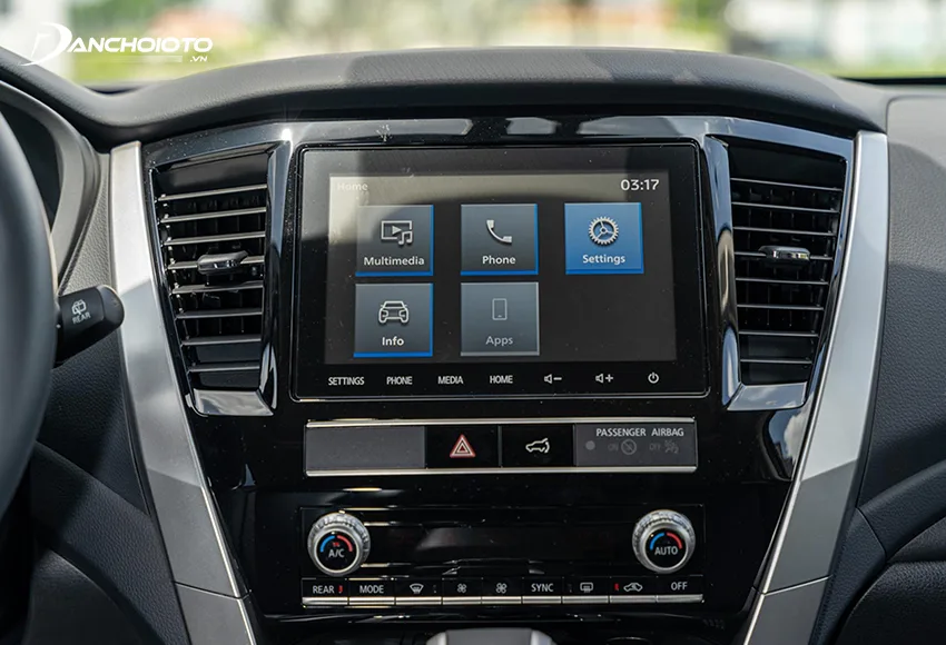 Mitsubishi Pajero Sport 2020 được trang bị màn hình trung tâm loại cảm ứng 8 inch, âm thanh 6 loa