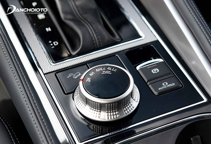 Mitsubishi Pajero Sport 2020 được trang bị phanh tay điện tử tự động & giữ phanh tự động