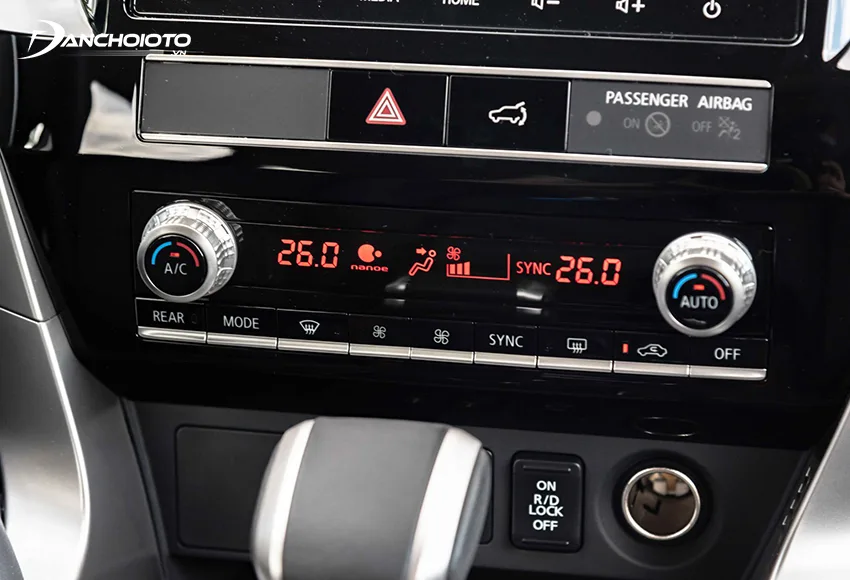 Mitsubishi Pajero Sport 2020 sử dụng điều hoà 2 vùng độc lập cùng hệ thống làm sạch không khí NanoE