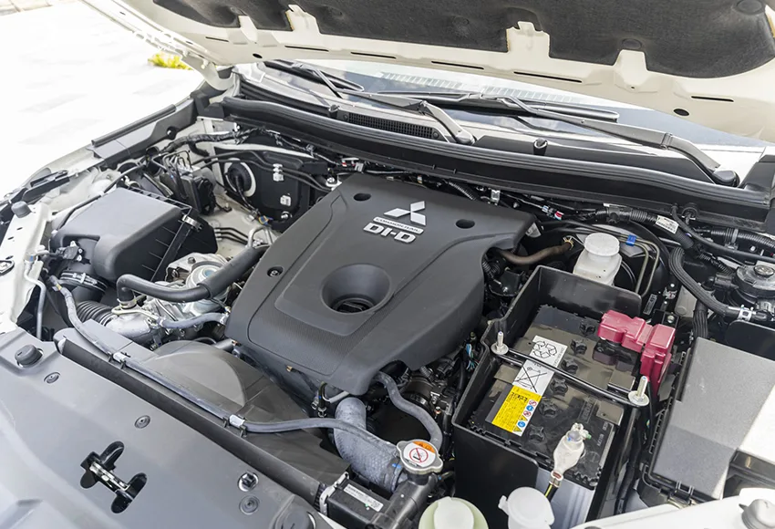 Mitsubishi Pajero Sport 2020 vẫn sử dụng động cơ dầu 2.4L MIVEC như trước nhưng có sự cải tiến mới