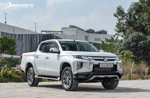 Mitsubishi Triton có giá bán thấp hơn Toyota Hilux