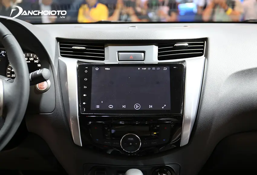 Nissan Terra trang bị màn hình cảm ứng Android 9 inch cho bản E và V