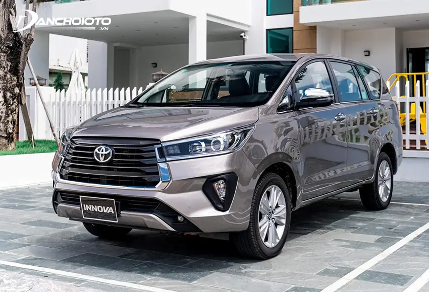 Phiên bản Innova 2.0V được đánh giá giá bán cao, chưa thuyết phục nhiều