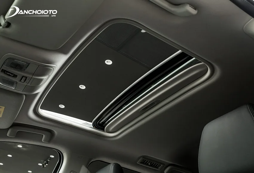 Phiên bản Pajero Sport cao cấp “full option” có trang bị cửa sổ trời