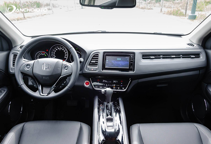 Taplo Honda HR-V 2020 khá đơn điệu về thiết kế lẫn chất liệu sử dụng