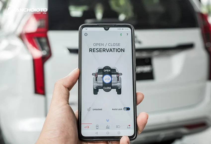 Tính năng cốp điện thông minh trên Pajero Sport 2020 cho phép người dùng chỉnh mở cốp tự động từ điện thoại