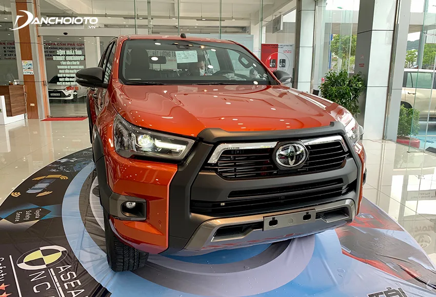 Toyota Hilux Adventure 2.8G được đánh giá là phiên bản hấp dẫn nhất