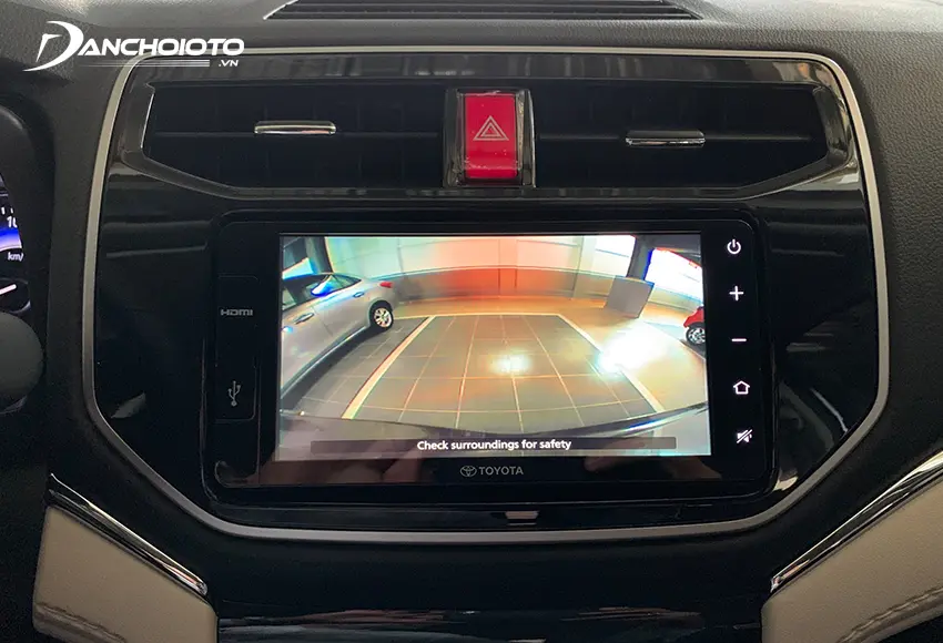 Toyota Rush 2020 có camera lùi và 2 cảm biến phía sau