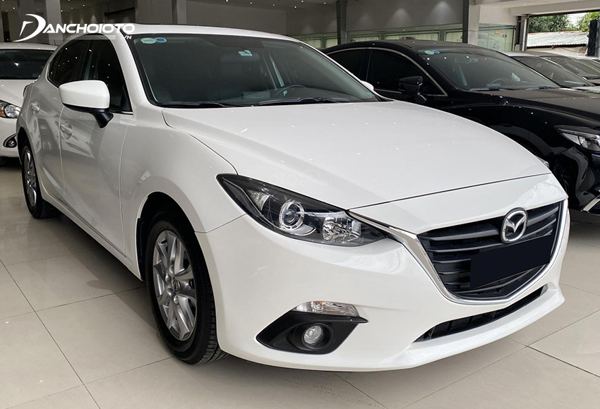  Precio de venta de autos Mazda 3 antiguos, evaluando versiones sedán y hatchback para cada vida