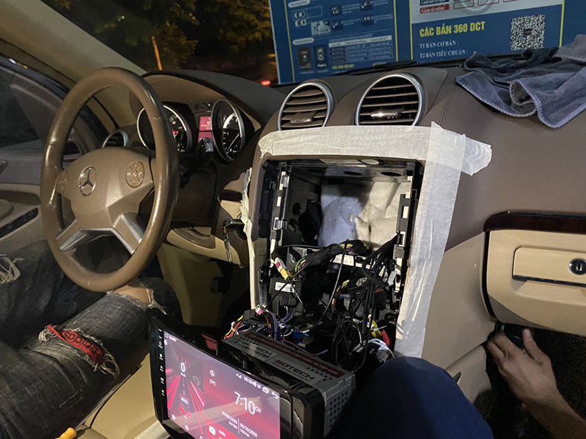 Việc lắp đặt màn hình không làm ảnh hưởng tới kết cấu của xe