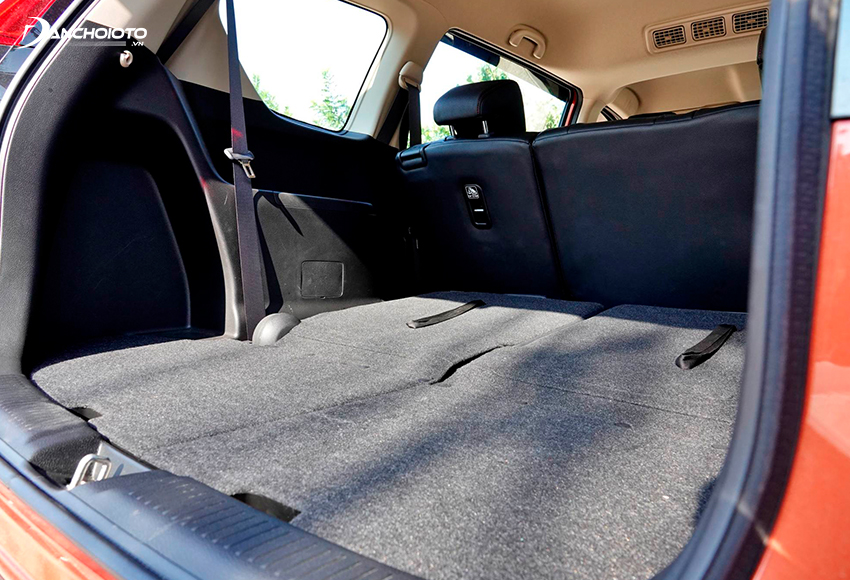 Các hàng ghế Suzuki XL7 2020 có thể gập phẳng để mở rộng khoang để hành lý