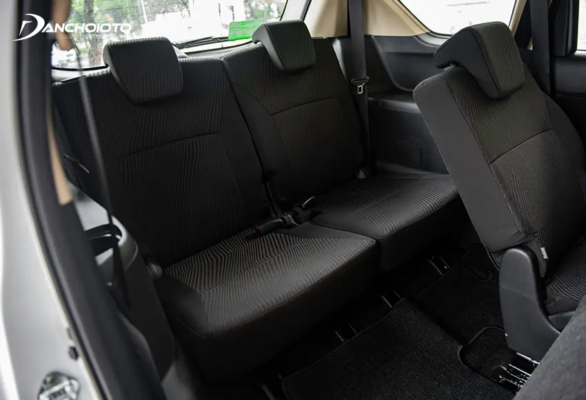 Hàng ghế thứ 3 trên Suzuki Ertiga thực sự lý tưởng so với kích thước xe