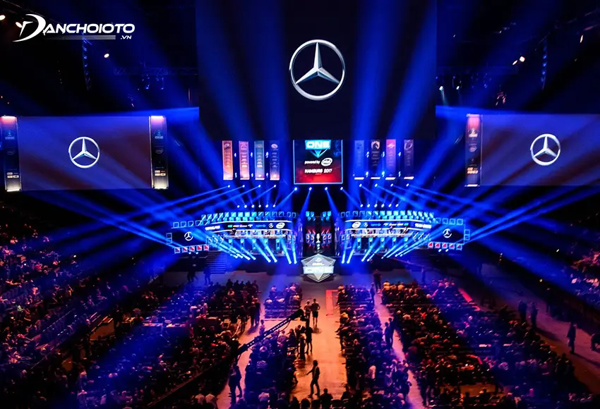 Mercedes-Benz là một trong những nhà sản xuất ô tô lớn nhất, lâu đời nhất và danh tiếng nhất trên thế giới