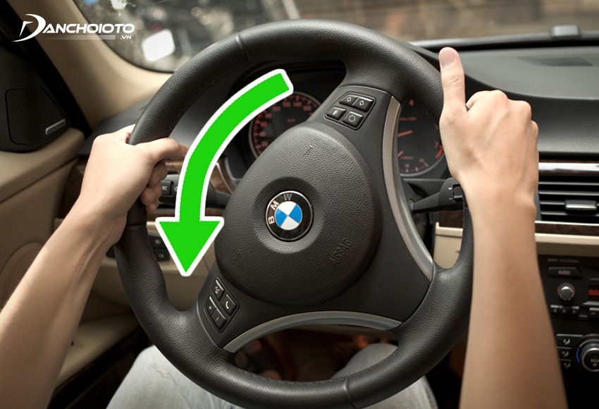 Left hand pull the steering wheel to the left direction bring the steering wheel down to the lowest point - position 6 o'clock