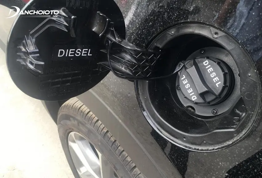 Nếu nắp bình nhiên liệu không được đậy kín xe cũng sẽ báo lỗi Check Engine