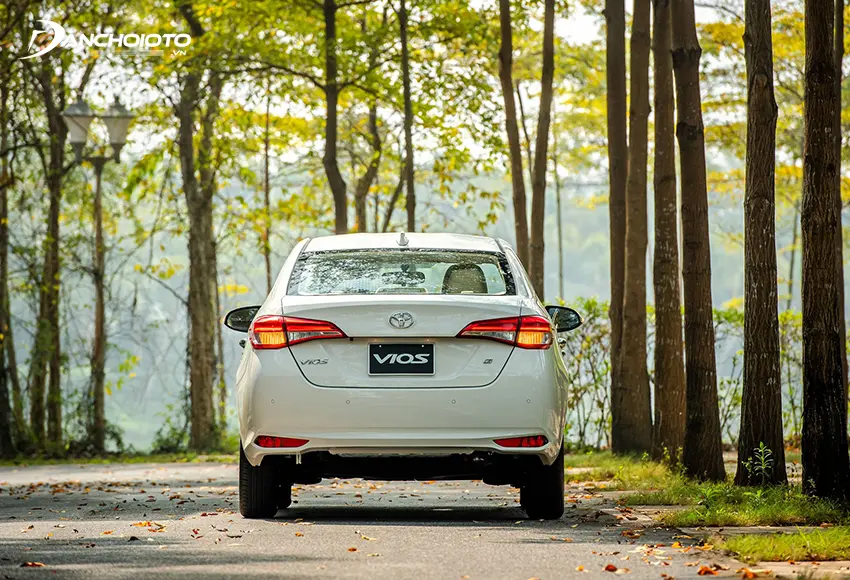 Đuôi xe Toyota Vios 2021 giữ nguyên thiết kế từ bản tiền nhiệm