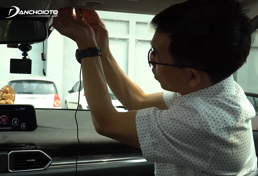 Khi lắp camera hành trình ô tô nên đấu nối trực tiếp với nguồn điện bên trong xe