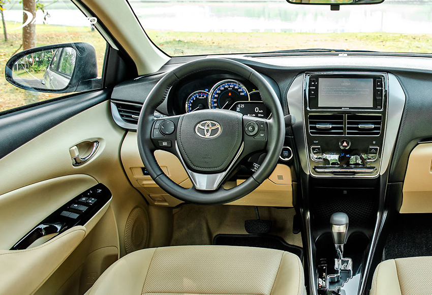Khu vực lái Toyota Vios 2023 không thay đổi so với trước