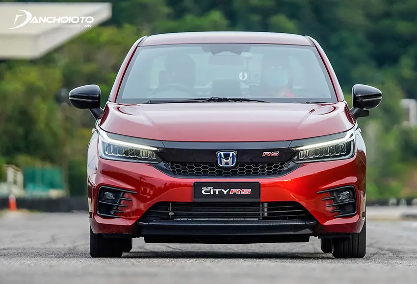 So sánh Vios và City, Honda City mang đến cảm giác cao cấp hơn, trải nghiệm lái thú vị hơn