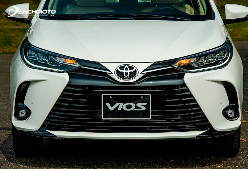 Toyota Vios GR-S và G được trang bị đèn pha/cos LED khá bắt mắt