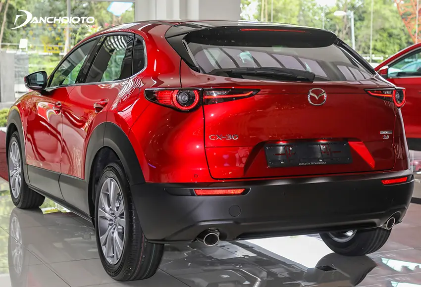 Đuôi xe Mazda CX-30 2021 trông trẻ trung, năng động và hiện đại