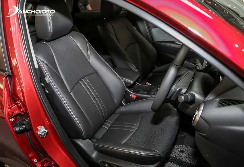 Ghế lái Mazda CX-3 Premium có chỉnh điện và nhớ 2 vị trí