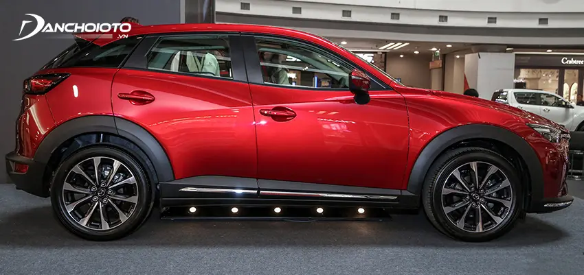 Mazda CX-3 2021 được xem là phiên bản nâng gầm của Mazda 2 hatchback