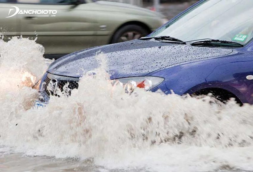 Bảo hiểm xe bị ngập nước là một trong những hạng mục cần thiết nên mua thêm
