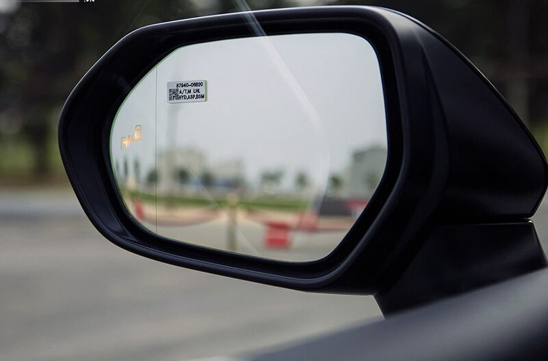 Chỉnh gương chiếu hậu ô tô là một kỹ năng cơ bản được yêu cầu khi lái xe. Điều chỉnh gương sao cho phù hợp và an toàn sẽ giúp tài xế hạn chế được những tình huống đáng tiếc có thể xảy ra. Hãy cùng xem qua những hình ảnh về việc chỉnh gương chiếu hậu ô tô và học hỏi cách thực hiện đúng cách nhất để mang đến cho mình một trải nghiệm lái xe an toàn và thoải mái nhất.