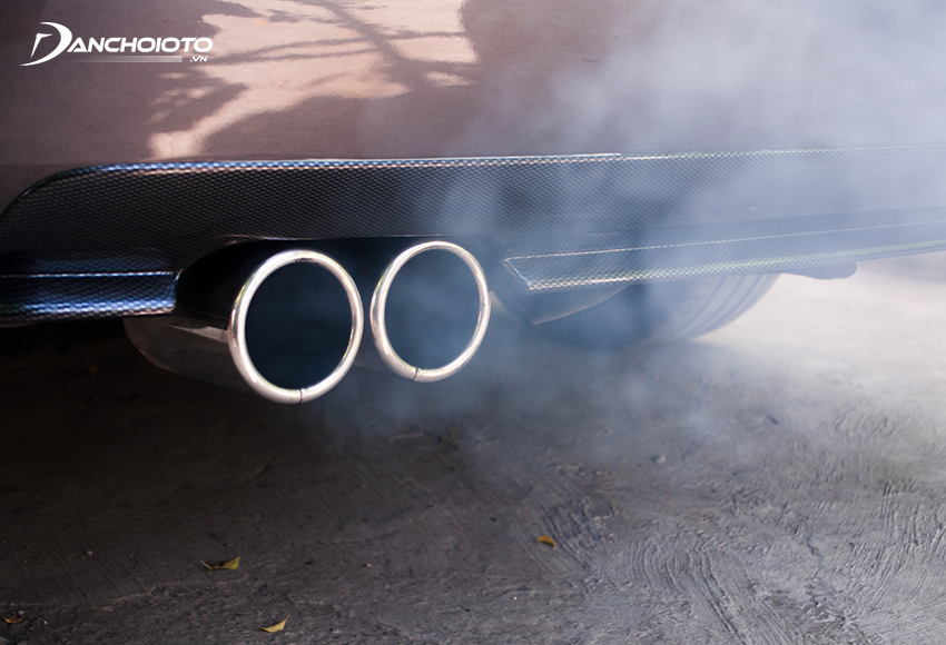 Có nhiều nguyên nhân khói xả từ ống xả ô tô có mùi