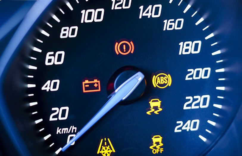 Đèn báo lỗi trên xe ô tô: Đèn báo lỗi trên xe ô tô là dấu hiệu của các vấn đề cần được xử lý ngay lập tức để tránh các tình huống nguy hiểm trên đường. Xem ảnh để biết thêm về các đèn báo này và hãy đưa xe của bạn đến người chuyên về sửa chữa để giữ cho nó trong tình trạng tốt nhất.