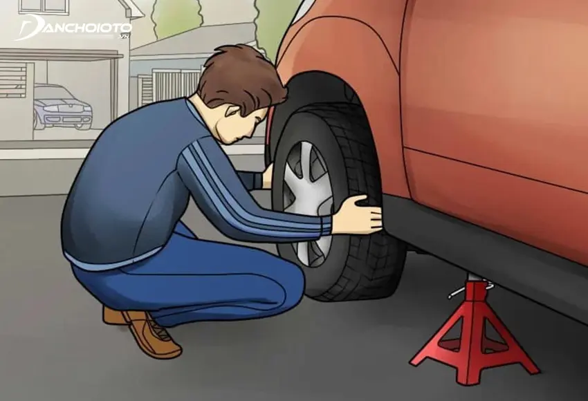Giữ chặt và lắc mạnh bánh xe theo nhiều hướng để kiểm tra có rung lắc bất thường nào không