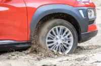 Hướng dẫn cách đi xe đường lầy lội, xử lý khi xe bị lún