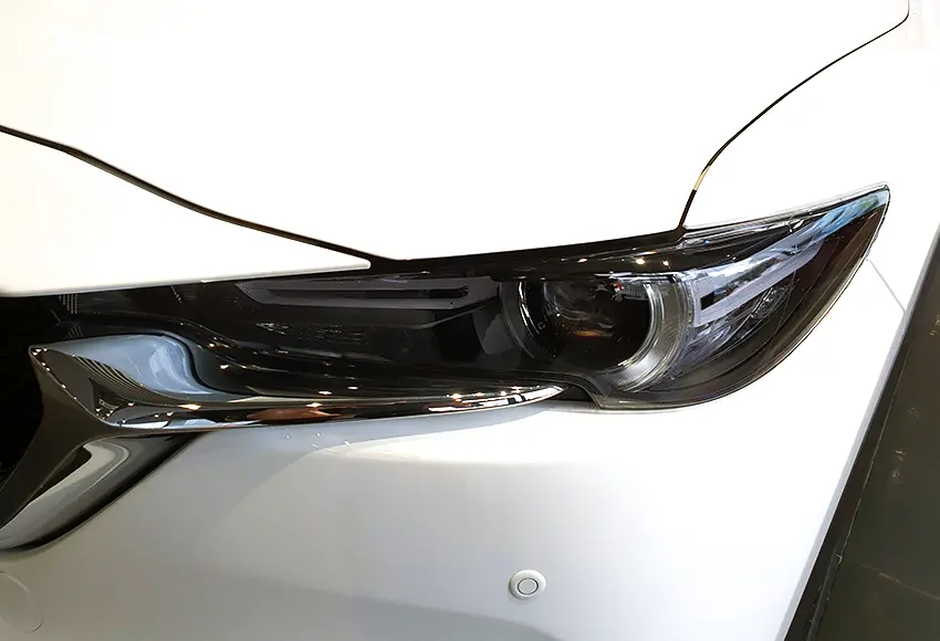 Hệ thống đèn Mazda CX-5 2023 được đánh giá cao với cụm đèn trước LED, kết hợp dải đèn ngày LED đẹp mắt