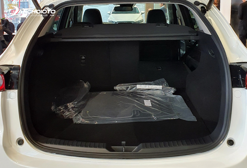 Khoang hành lý Mazda CX-5 2021 ở mức tương đối ổn với thể tích 505 lít
