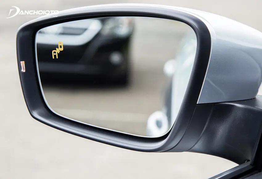 Hệ thống cảnh báo điểm mù ô tô là cách khắc phục điểm mù hiện đại nhất